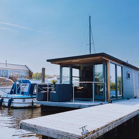 Modern Houseboat With Air Conditioning Located In Marina Uitgeest Exterior photo