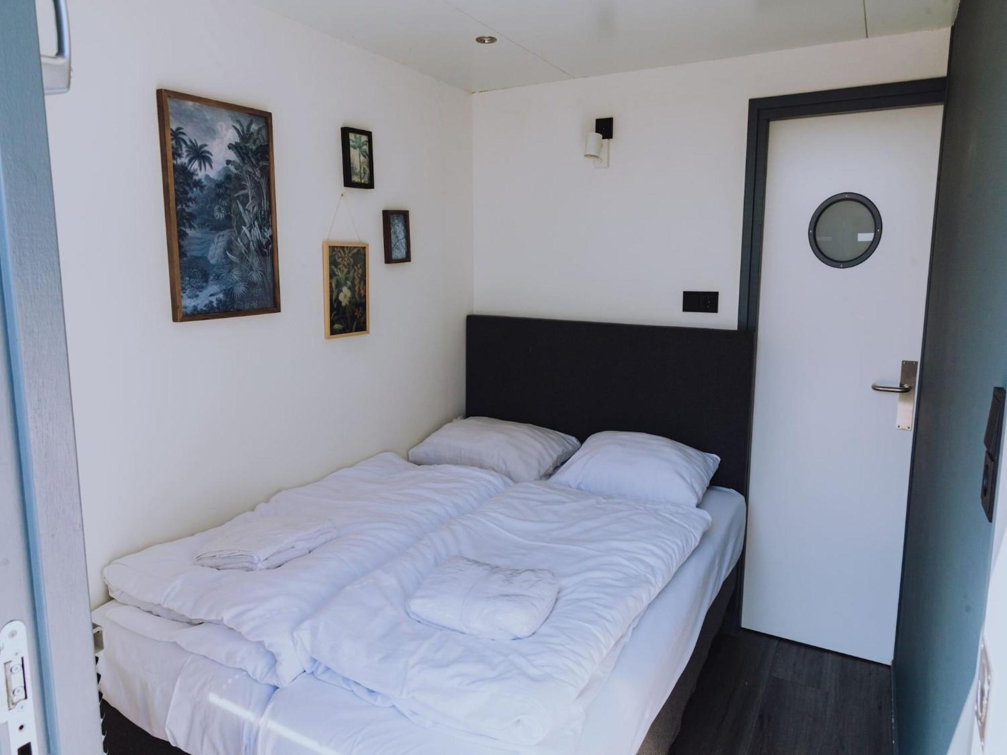 Modern Houseboat With Air Conditioning Located In Marina Uitgeest Exterior photo