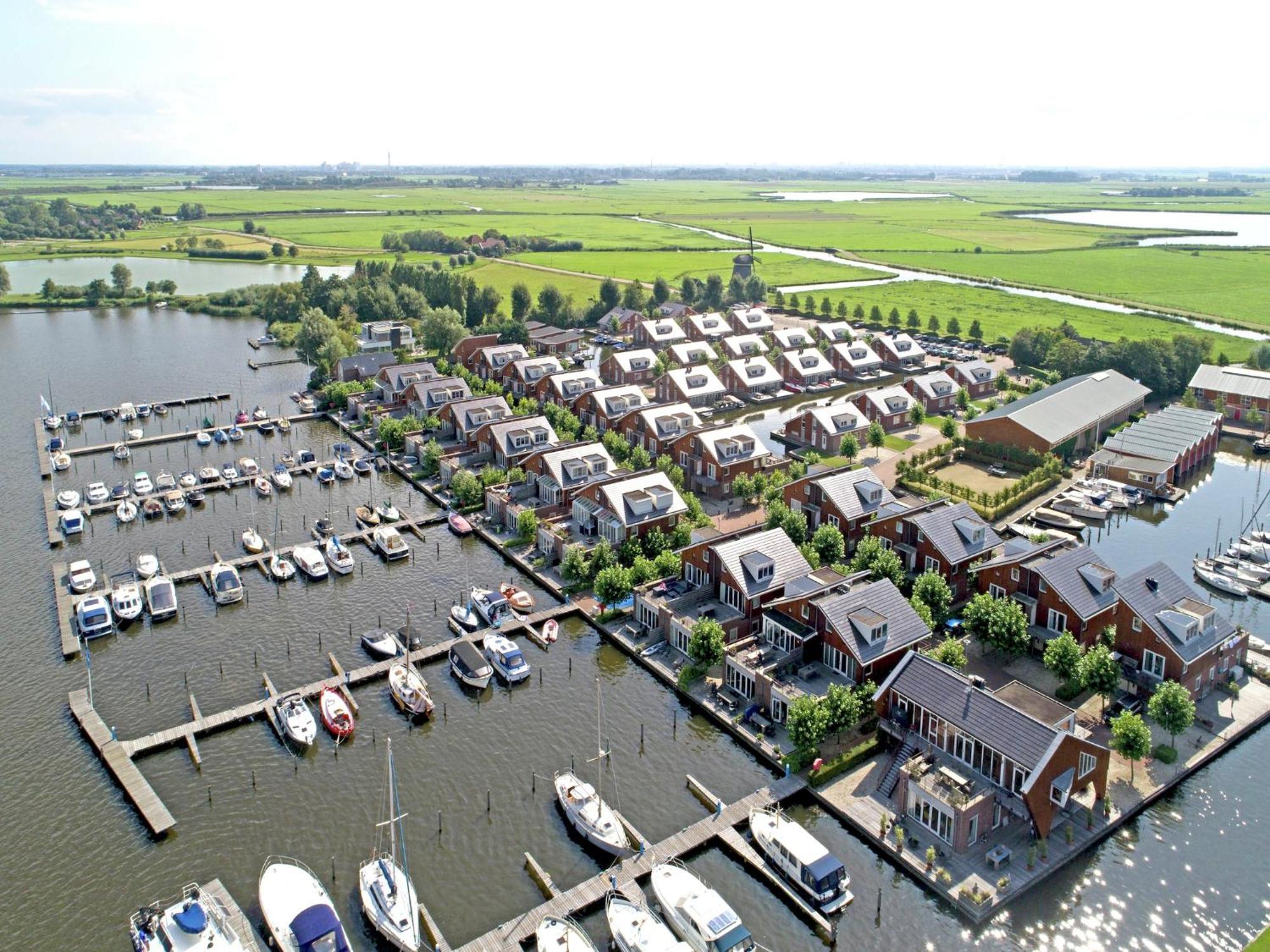 Modern Houseboat With Air Conditioning Located In Marina Uitgeest Exterior photo