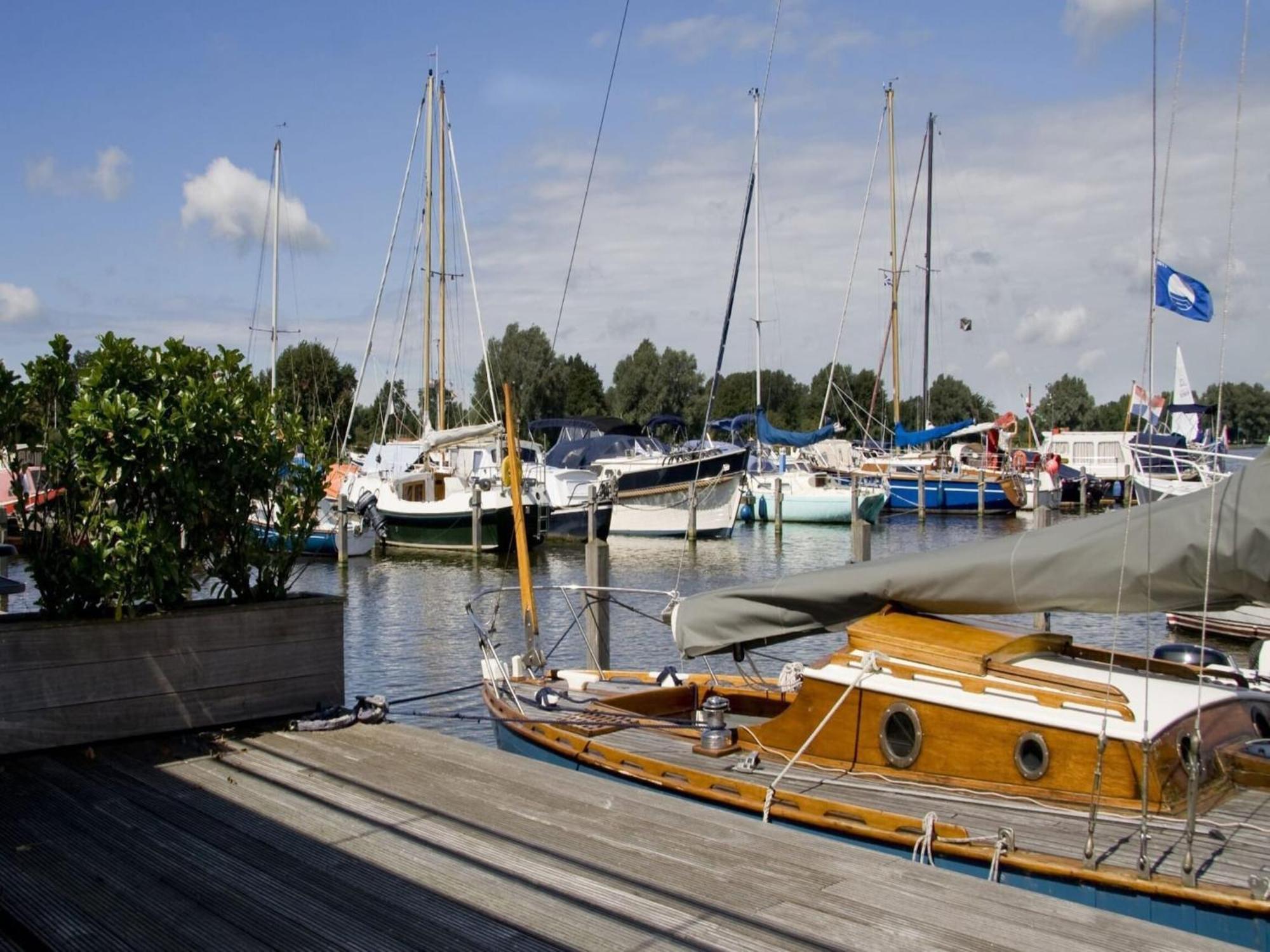 Modern Houseboat With Air Conditioning Located In Marina Uitgeest Exterior photo